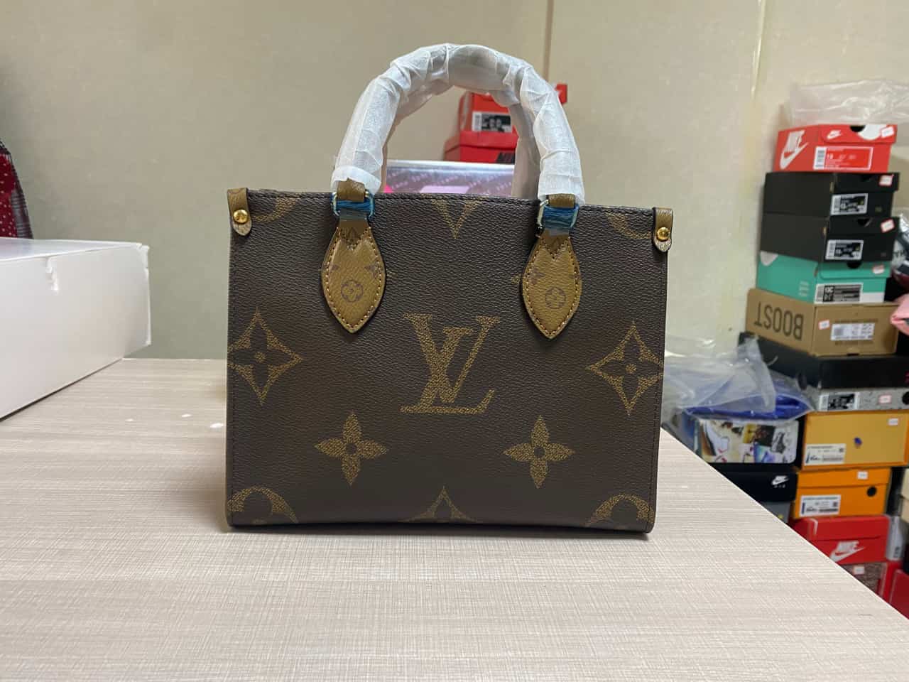 LV OnTheGo MM Tote bag