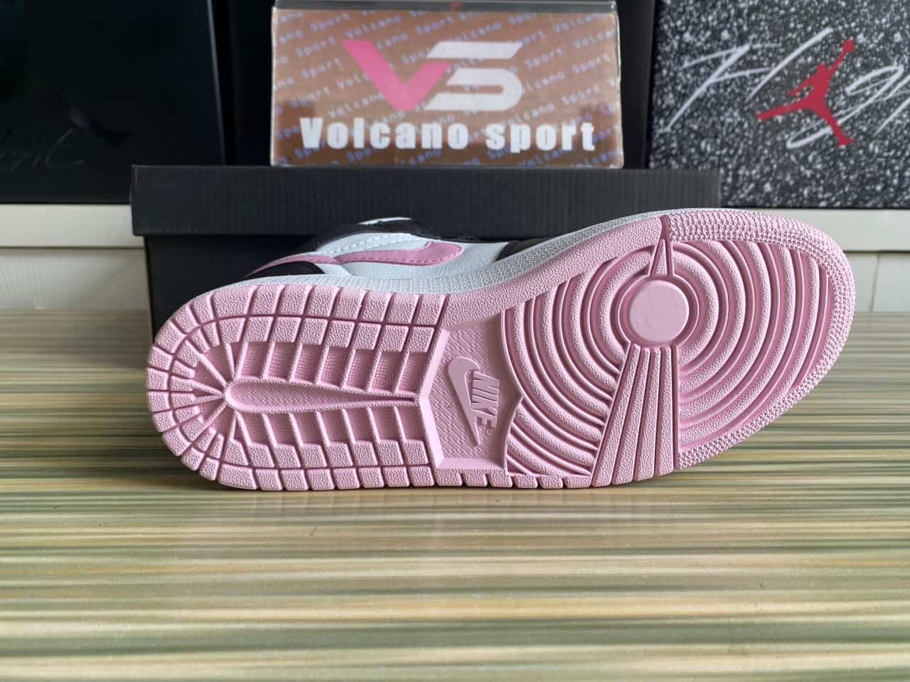 Jordan 1 Mid White Black Light Arctic Pink 555112-103