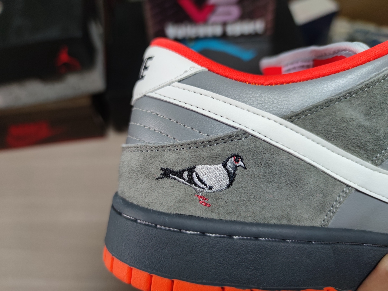 SB Dunk Low Staple NYC Pigeon 304292 011