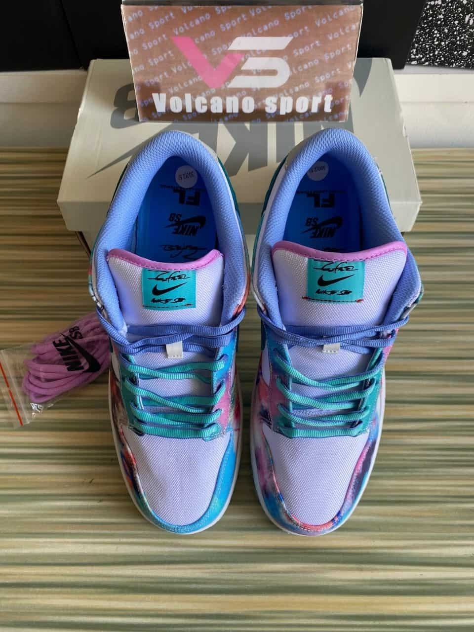 Dunk Low Futura Laboratories Bleached Aqua HF6061-400