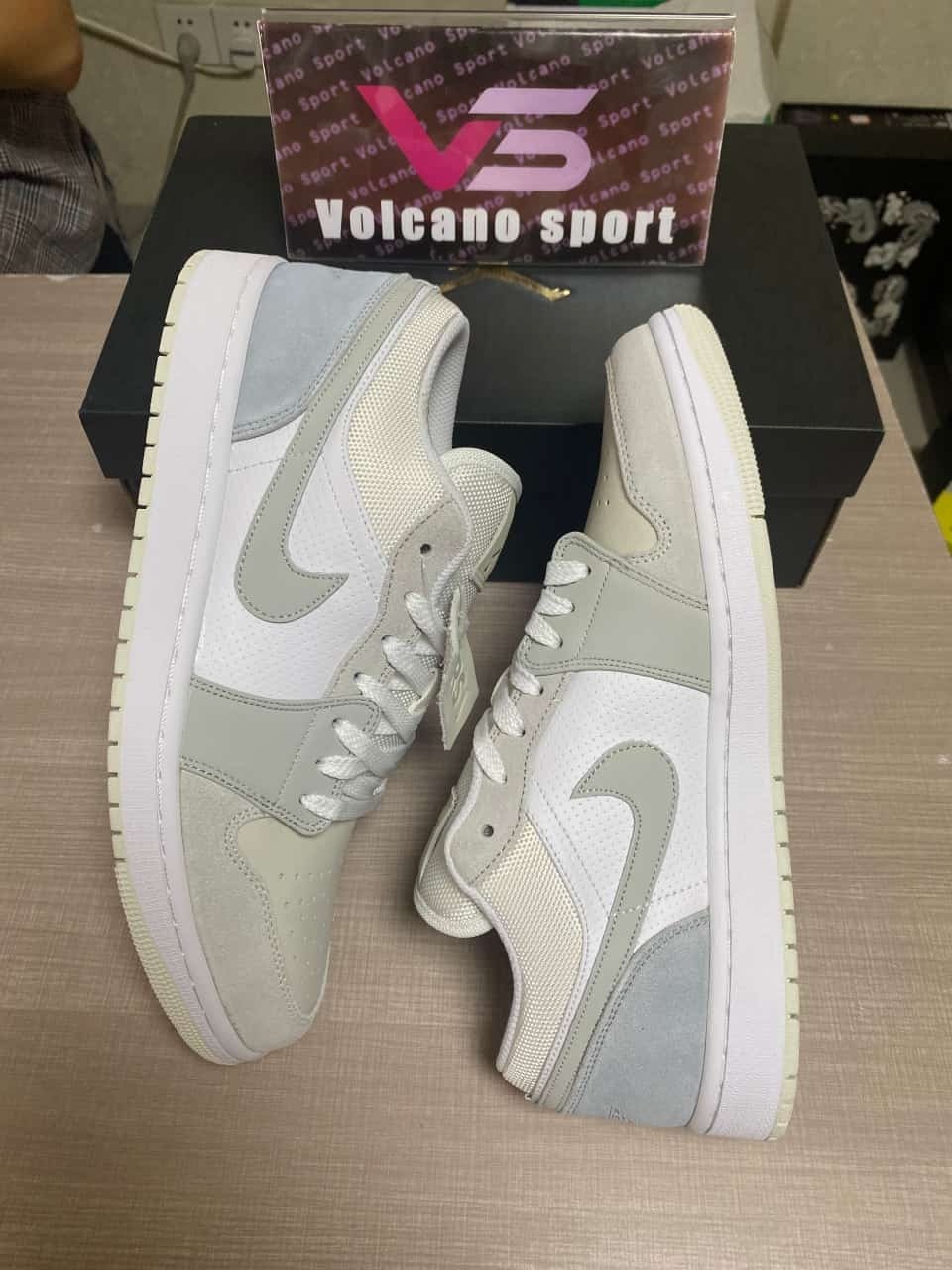 Jordan 1 Low Paris CV3043-100