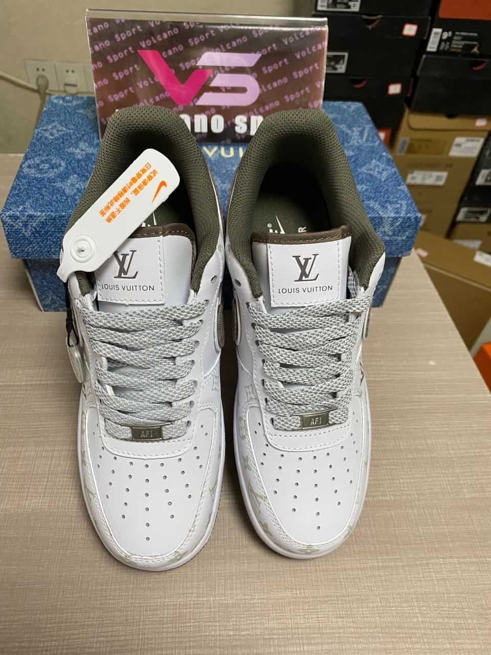 Air force1 x LV8 CV0670-300