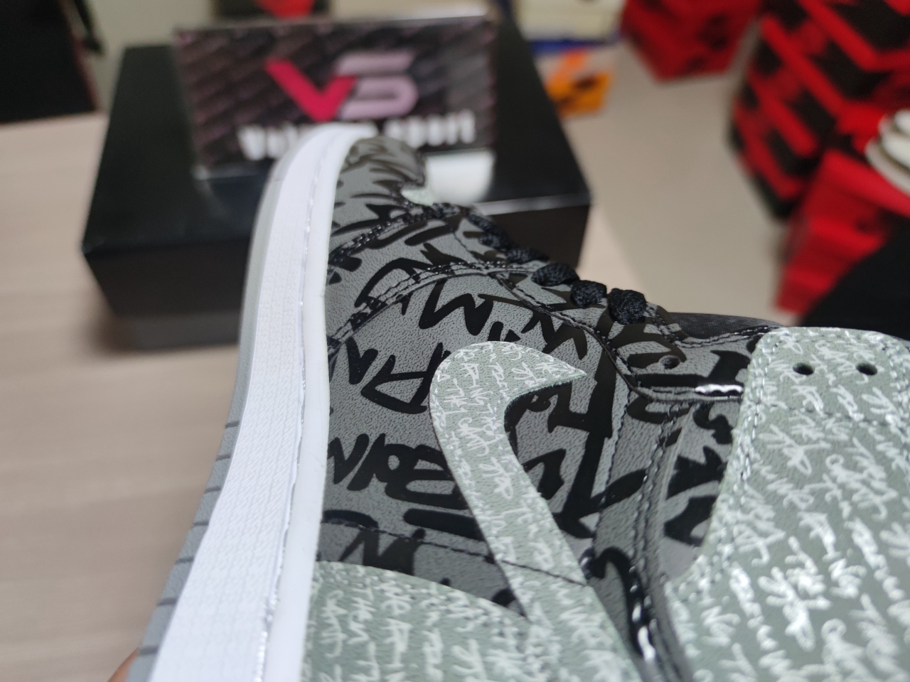 Jordan 1 High OG “Rebellionaire” 555088-036