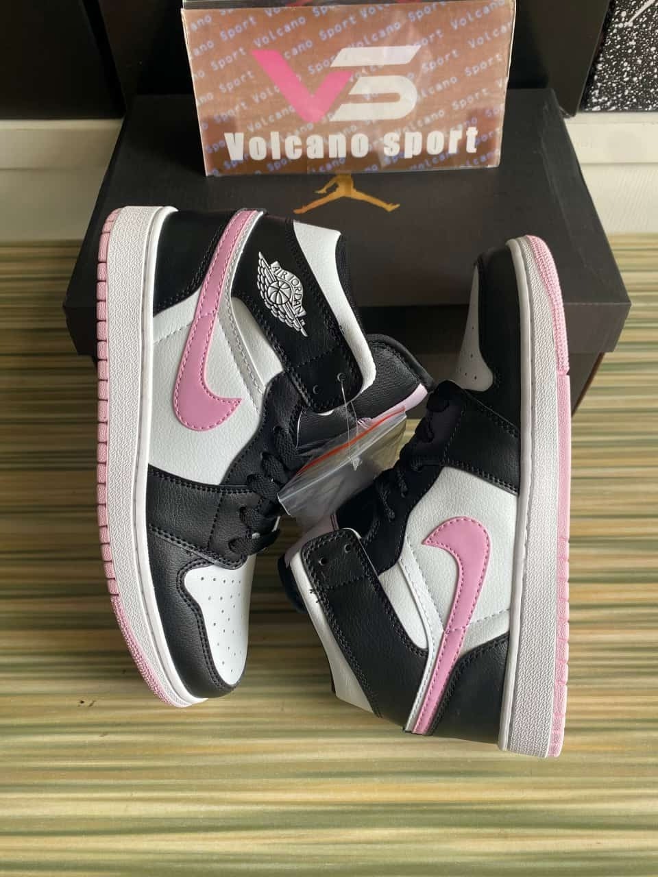 Jordan 1 Mid White Black Light Arctic Pink 555112-103