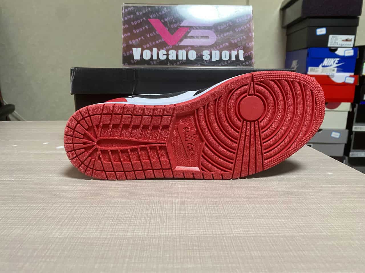 Jordan 1 Retro Low OG Black Toe CZ0858-106