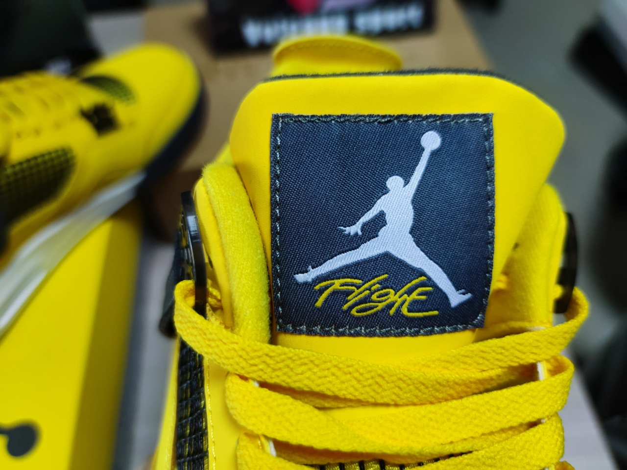 Jordan 4 “Lightning”CT8527-700