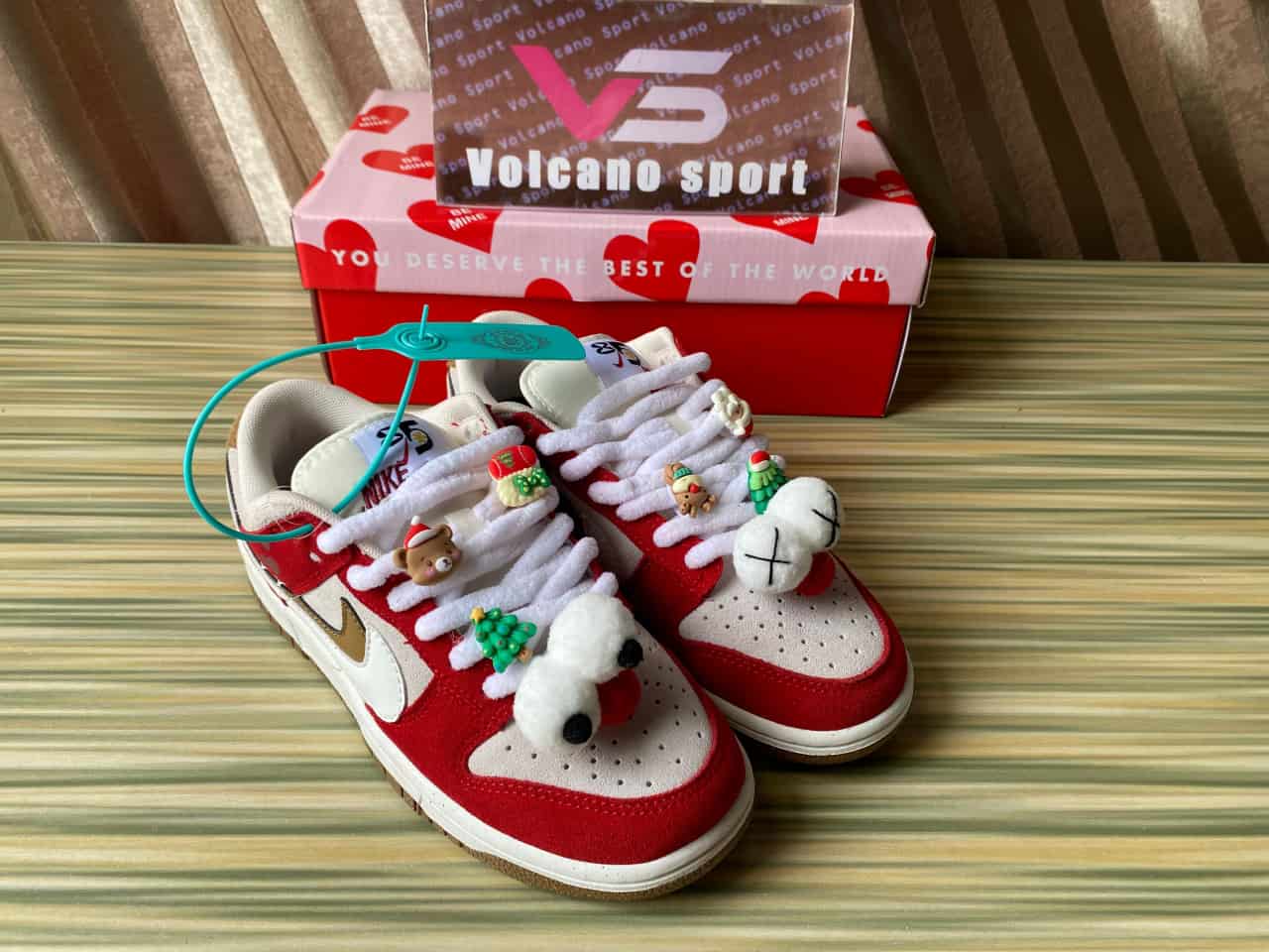 Dunk Low SE 85 Merry Christmas Red/White/Brown DO9457-112
