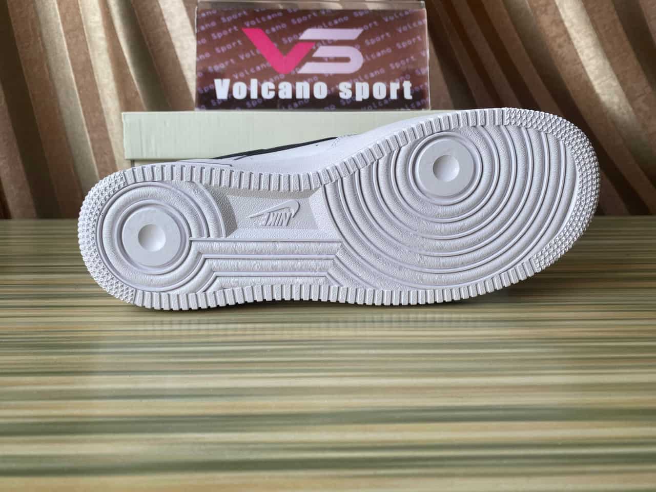 Air Force 1 07 Low White Black Metallic Gold AM0703-122