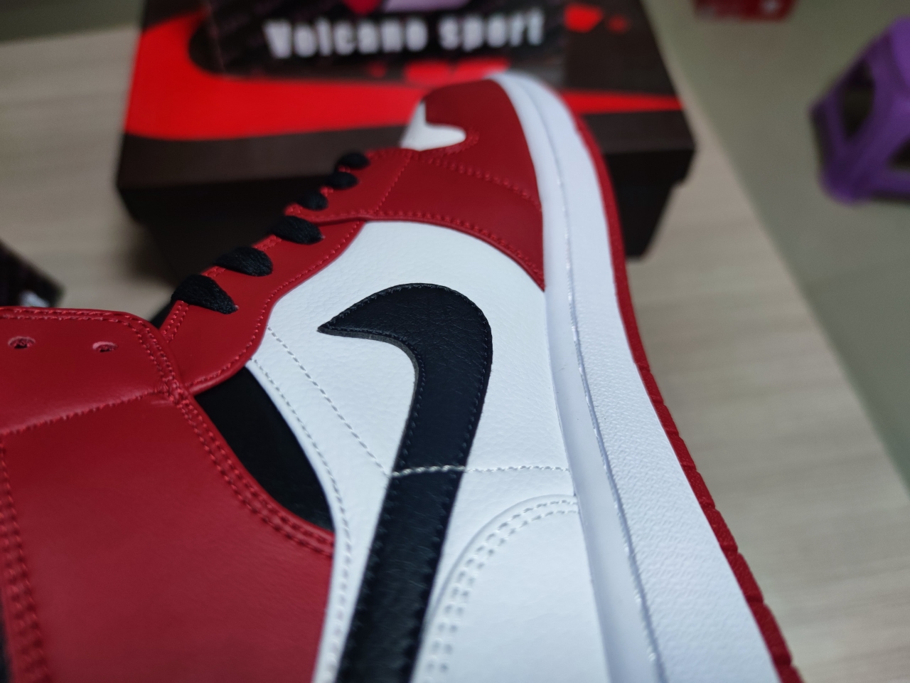Jordan 1 Mid Chicago 554724-173