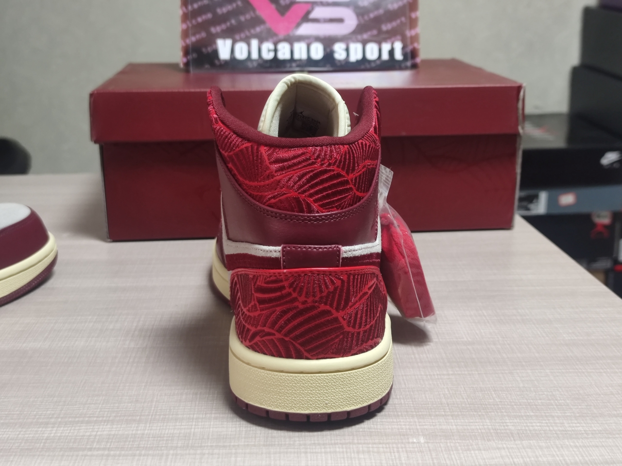 Jordan 1 Mid SE Tiki Leaf Team Red DZ2820-601