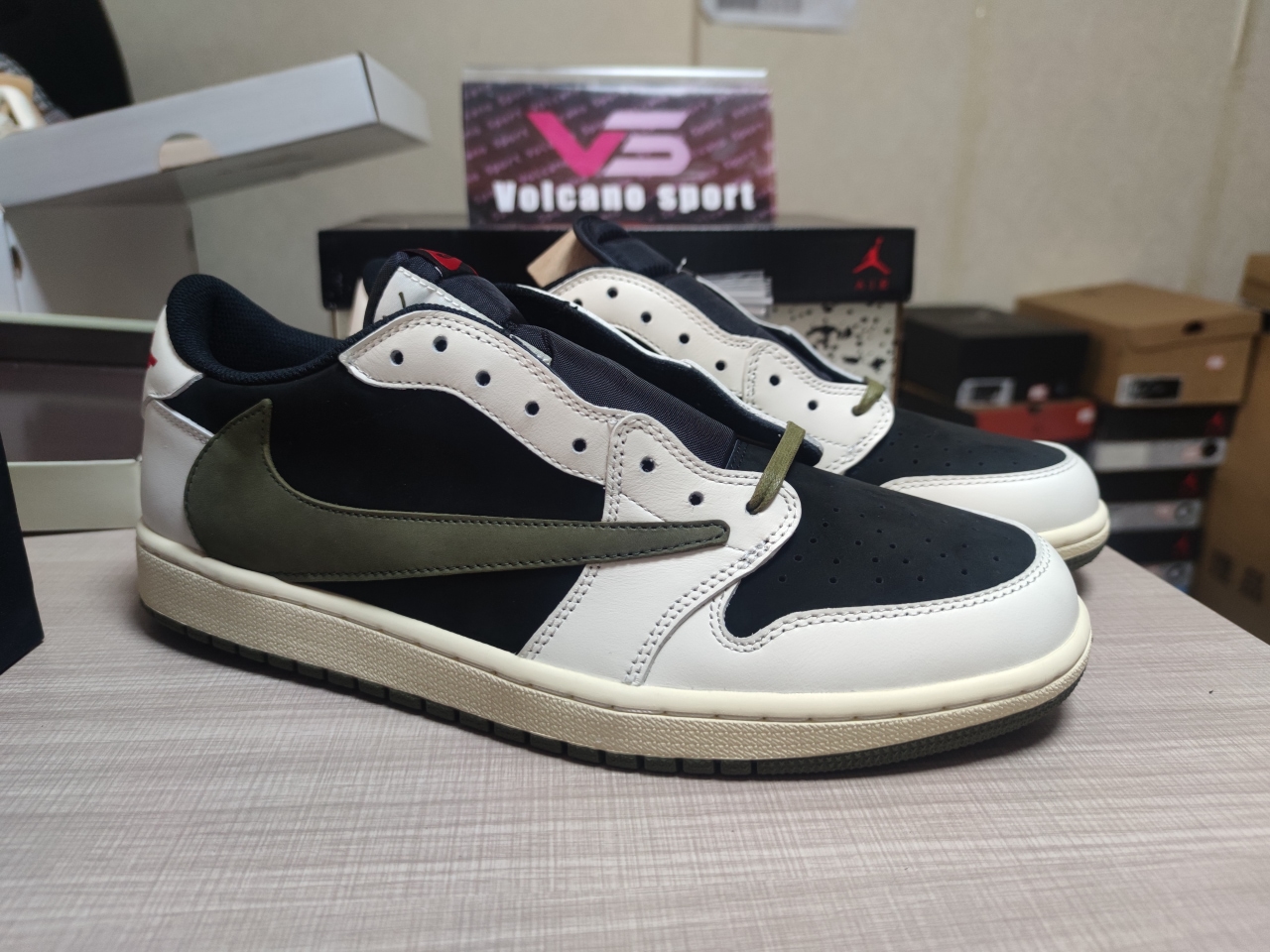 Jordan 1 Retro Low OG SP Travis Scott Olive DZ4137 106