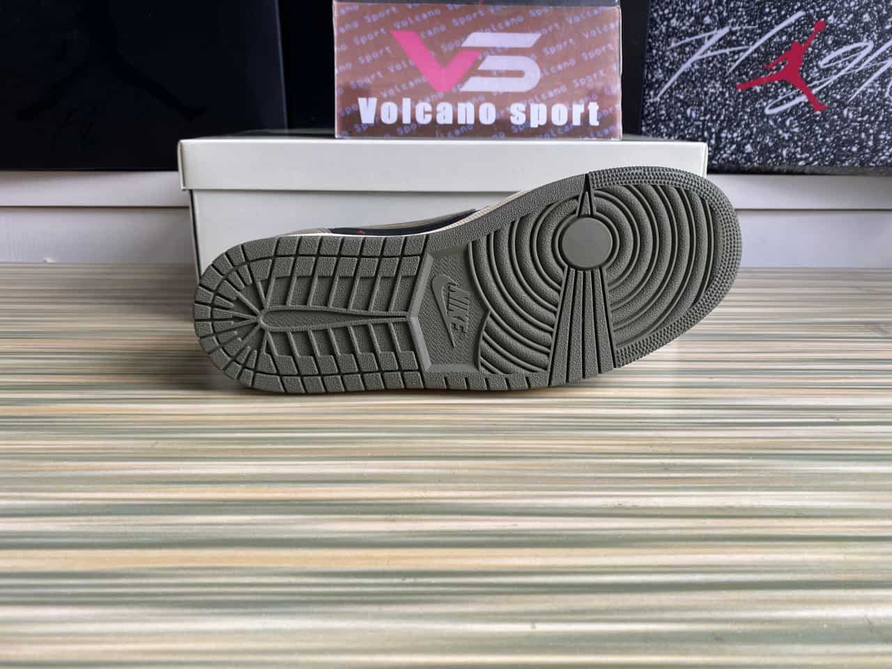 Travis Scott x Air Jordan 1 Low OG “Black Olive”DM7866-002