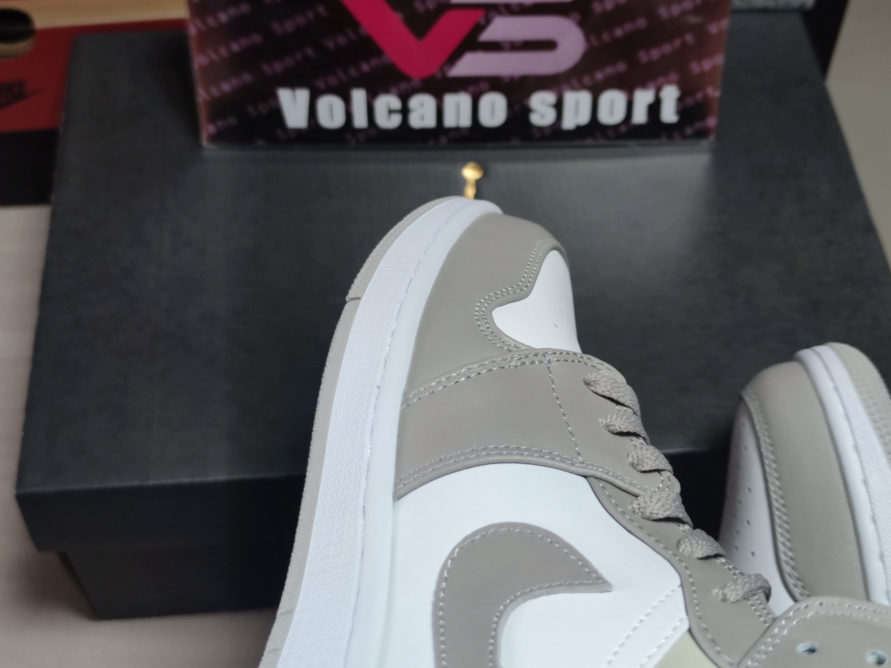 Jordan 1 Mid Linen 554724 082