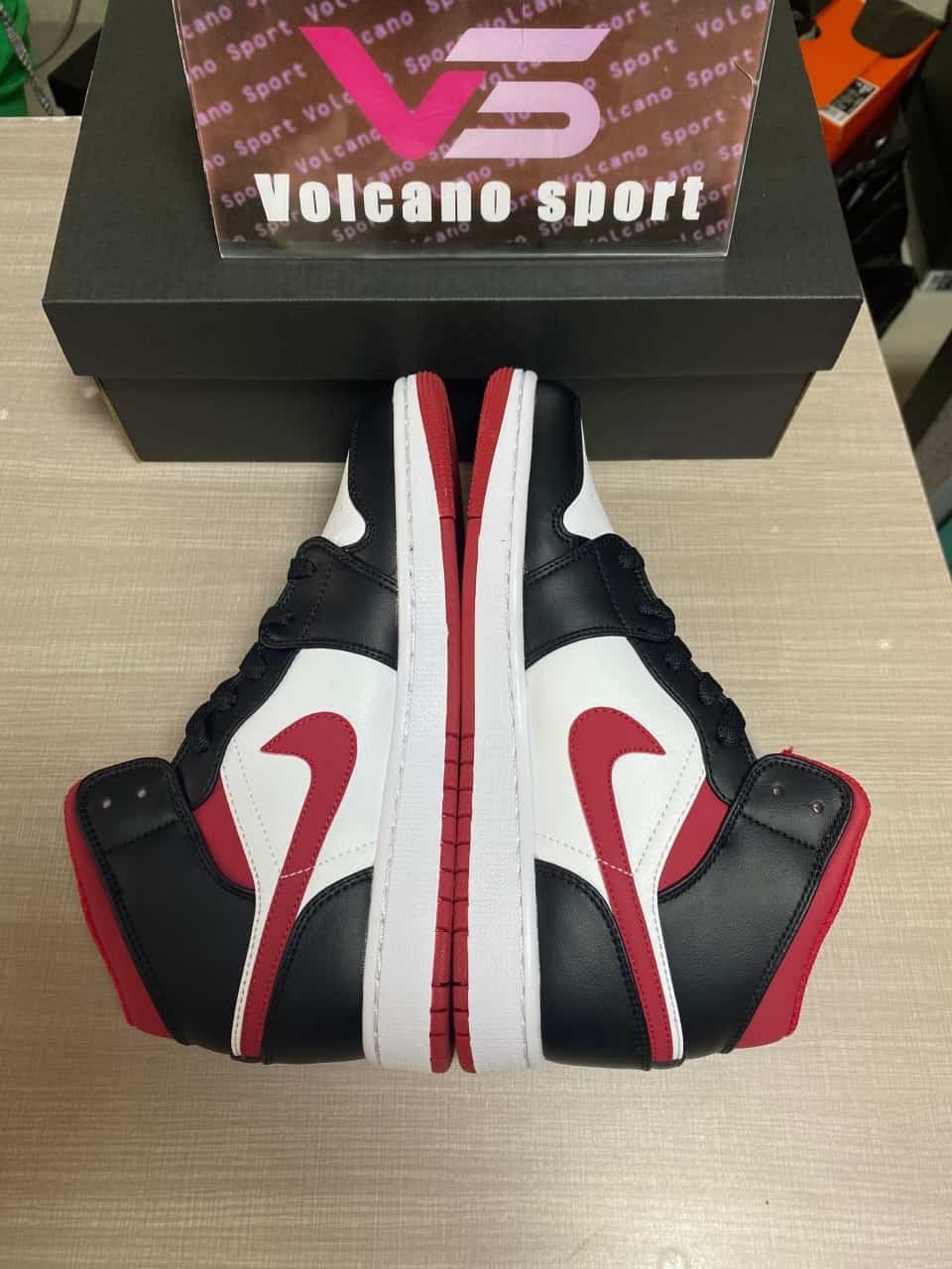 Jordan 1 Mid Gym Red Black White DJ4695-122