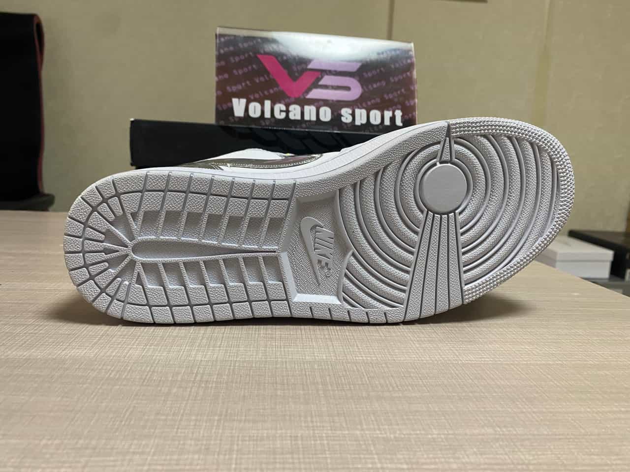 Jordan 1 Low SE Tear Away Silver DX6070-101