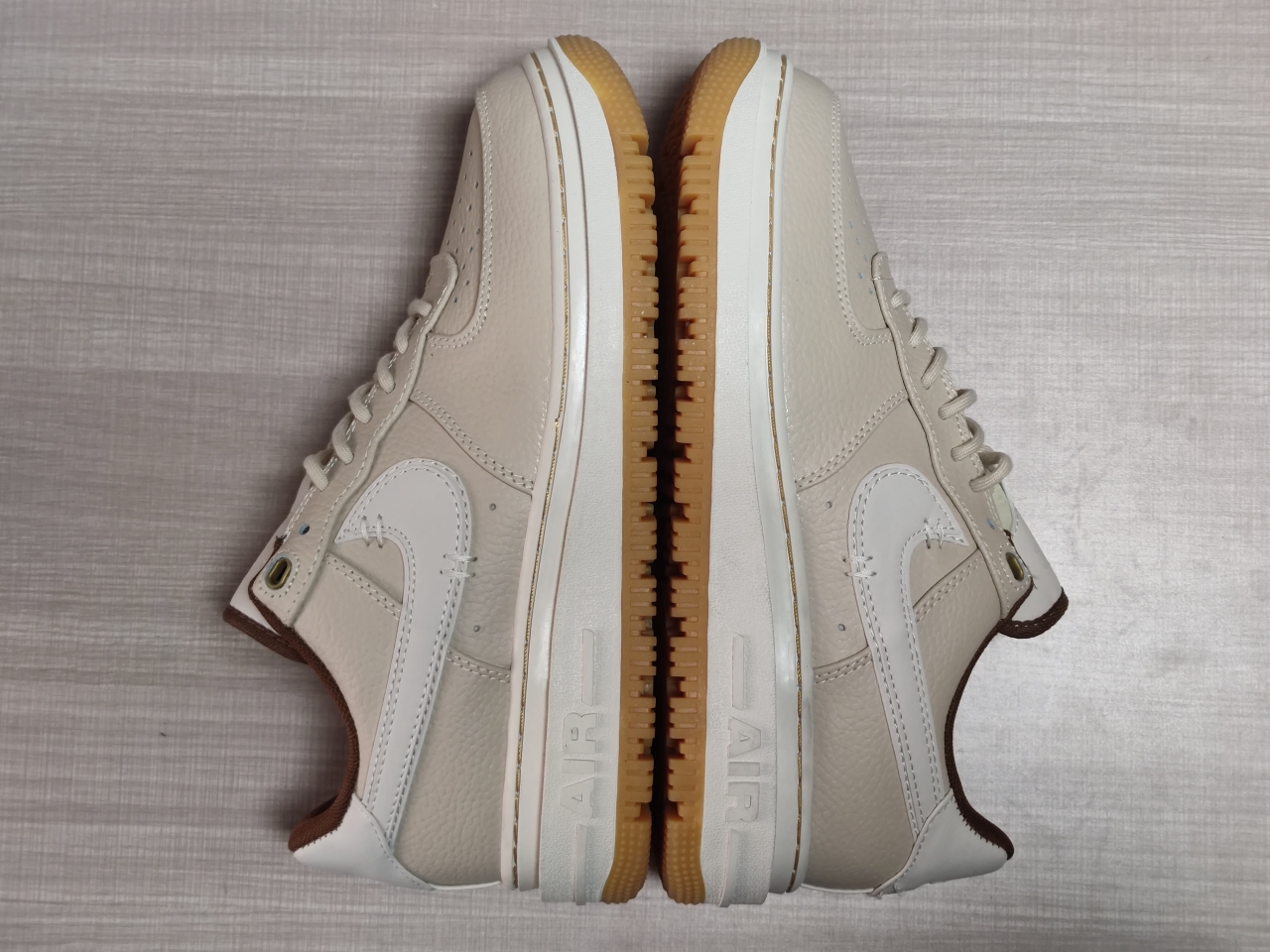 Air Force 1 '07 white/golden DD1525 100