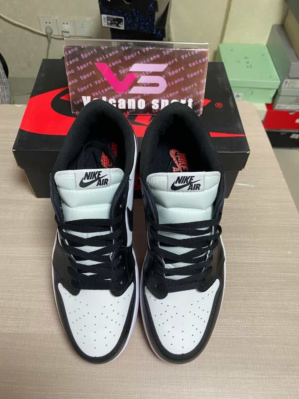 Jordan 1 Retro Low OG Black Toe CZ0790-106