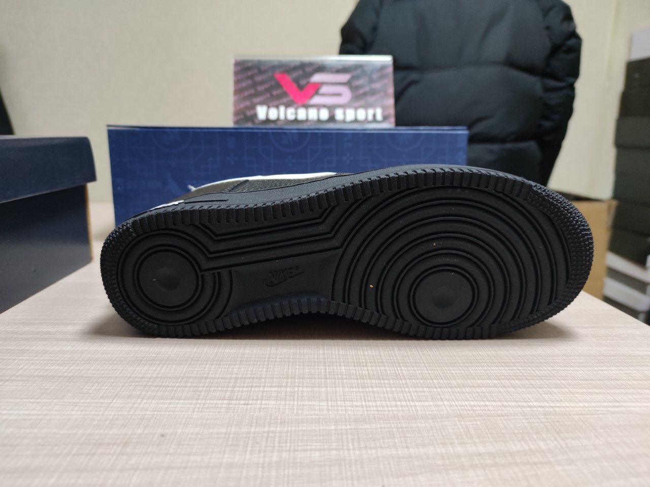 Air Force 1 Low Utility Black White AJ7747 001