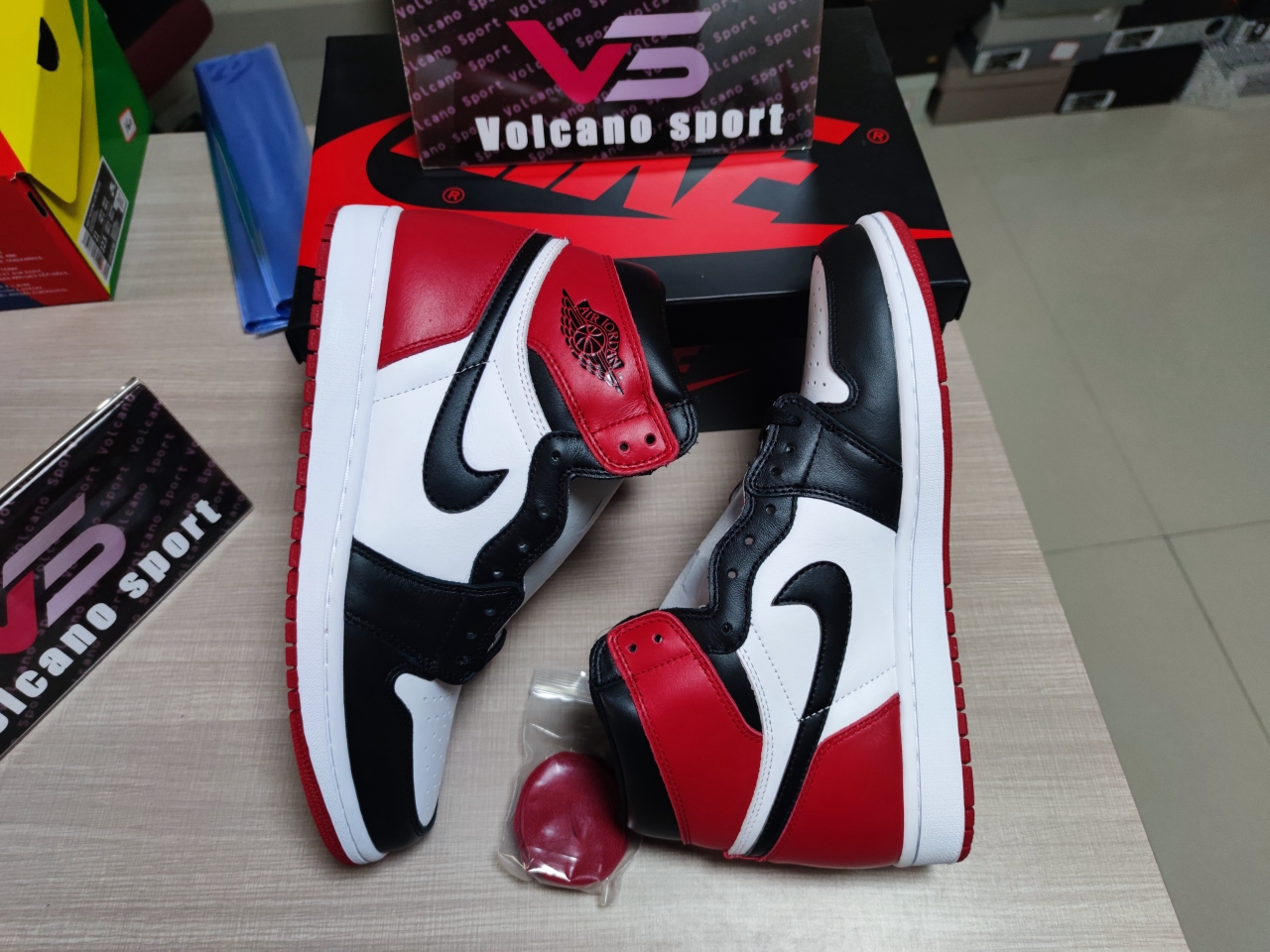 Wmns Jordan 1 High OG 555088 125