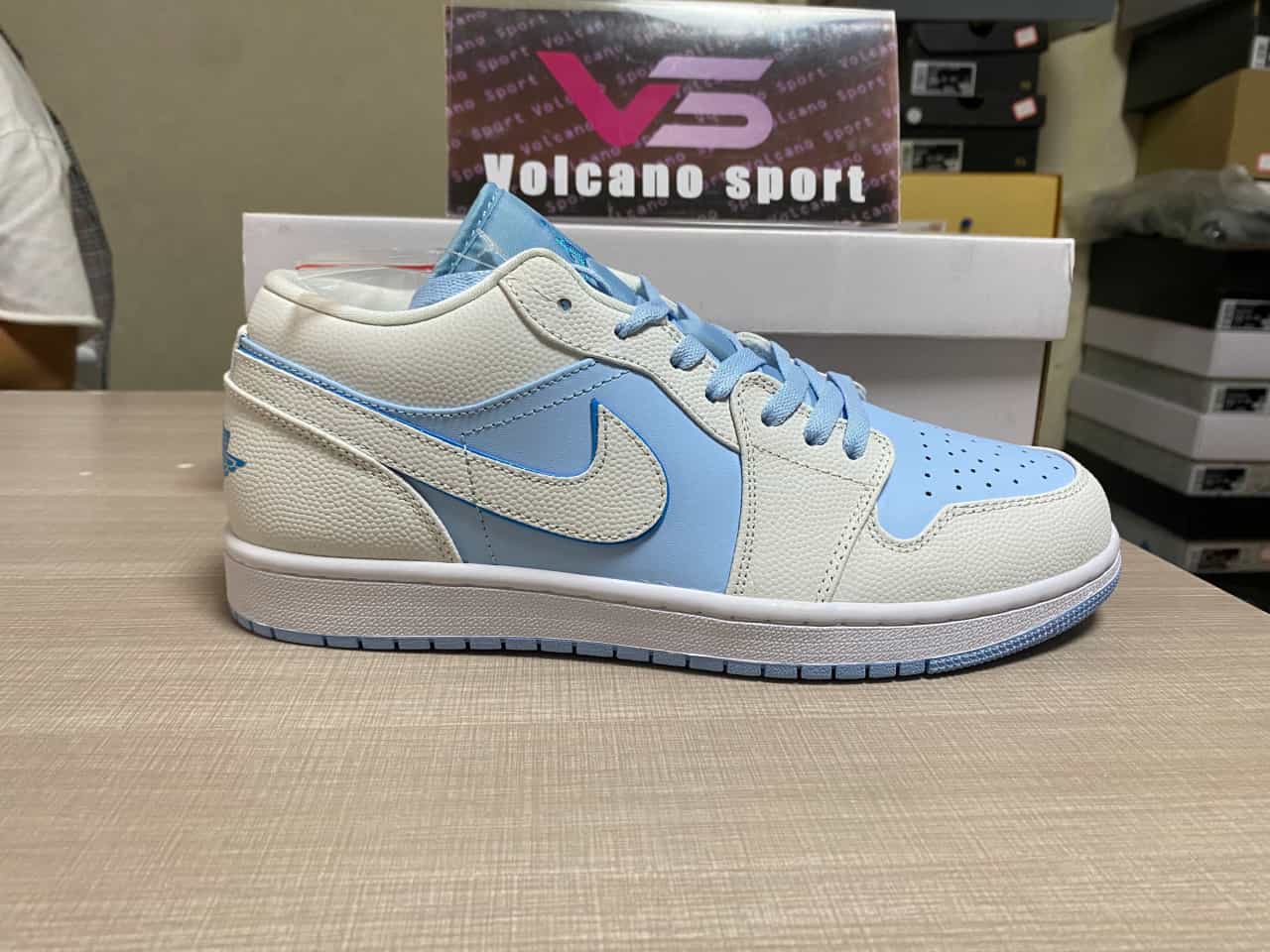 Jordan 1 Low SE Reverse Ice Blue DV1299-104