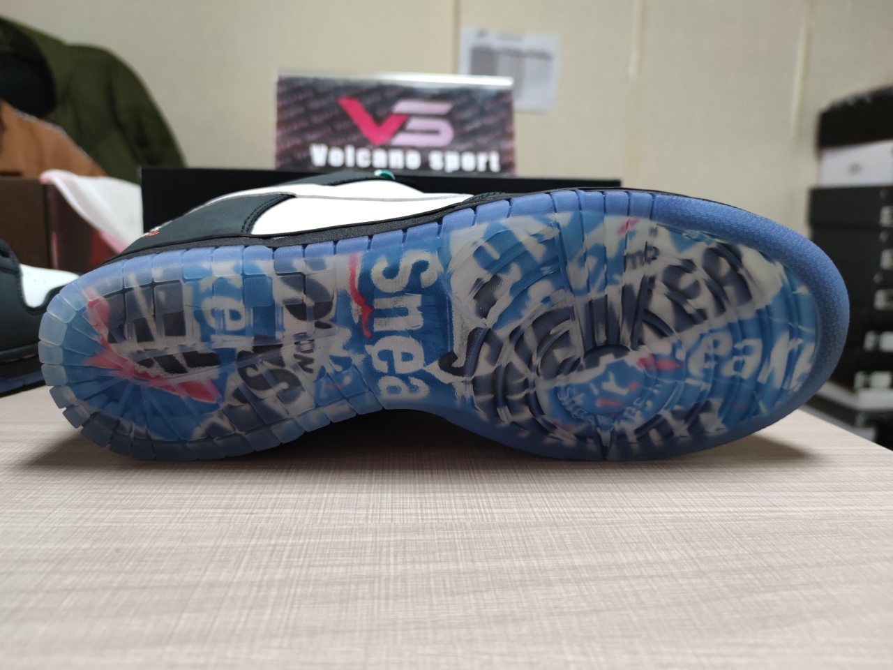 SB Dunk Low Staple Panda Pigeon BV1310 013