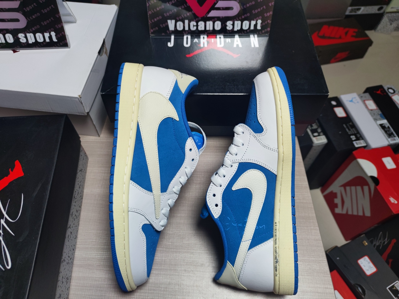 Travis Scott x Jordan 1 low CQ4277-212