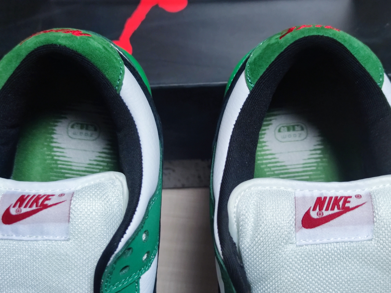 SB Dunk Low Heineken 304292 302