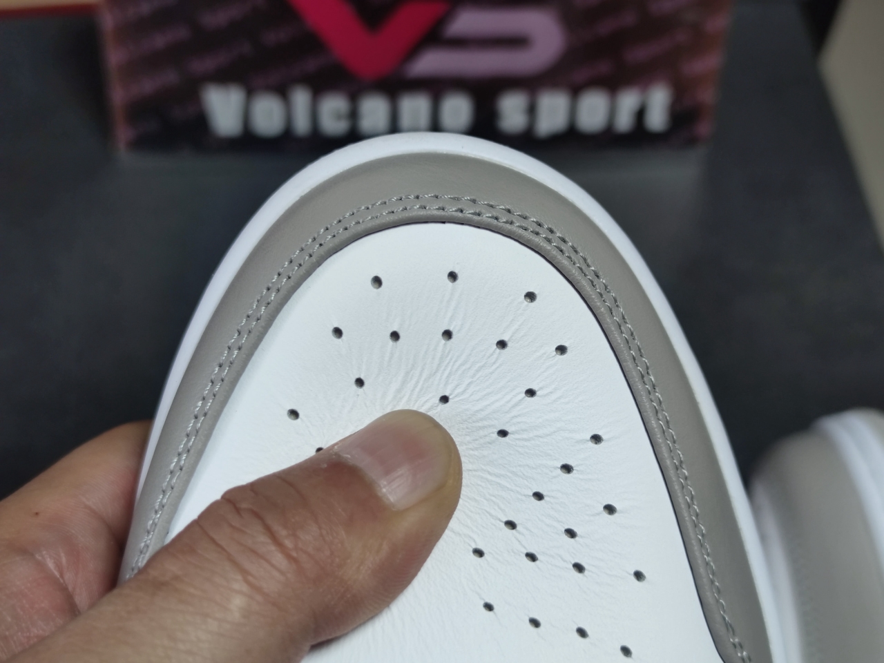 Jordan 1 Mid Linen 554724 082