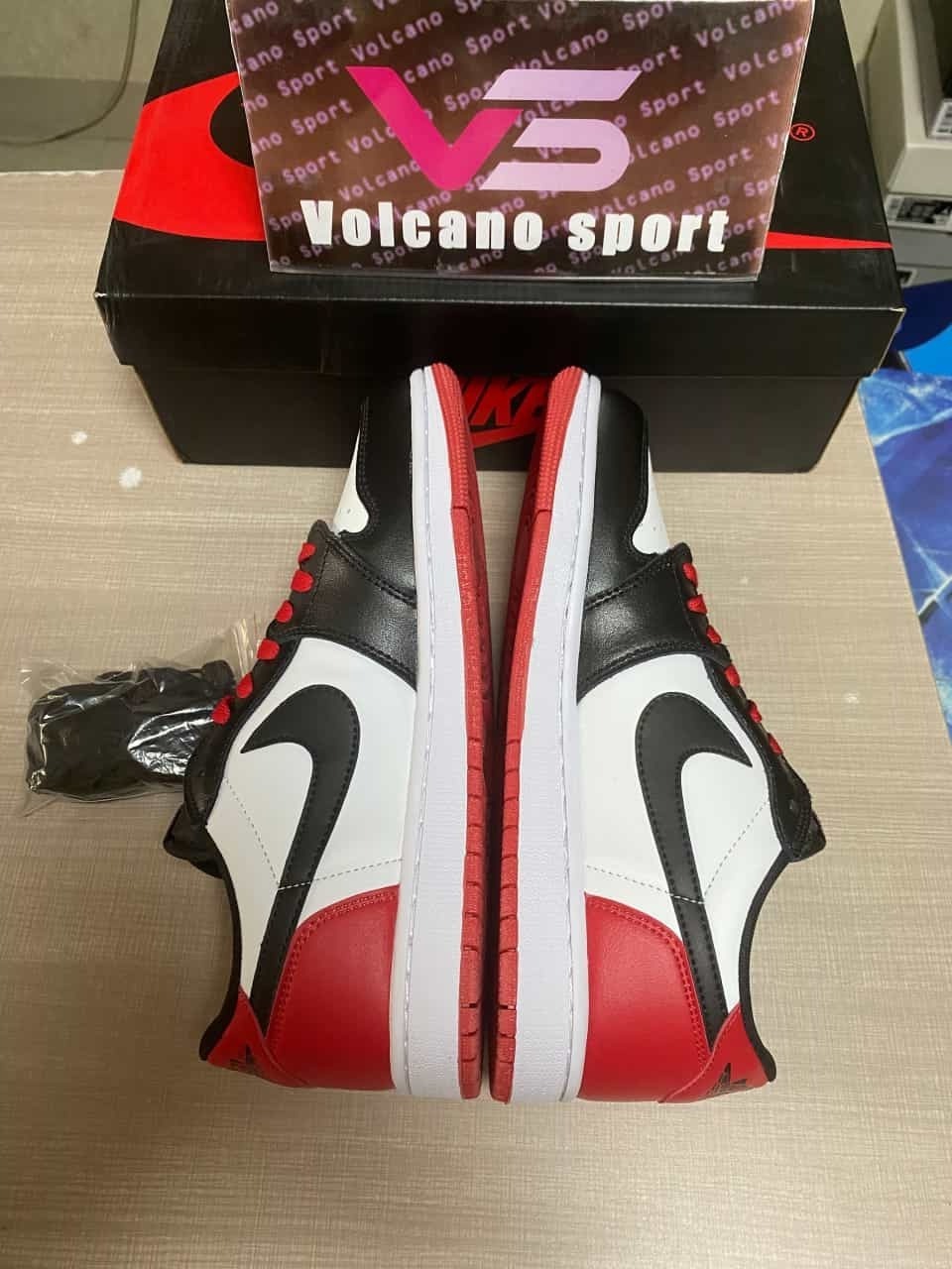 Jordan 1 Retro Low OG Black Toe CZ0858-106