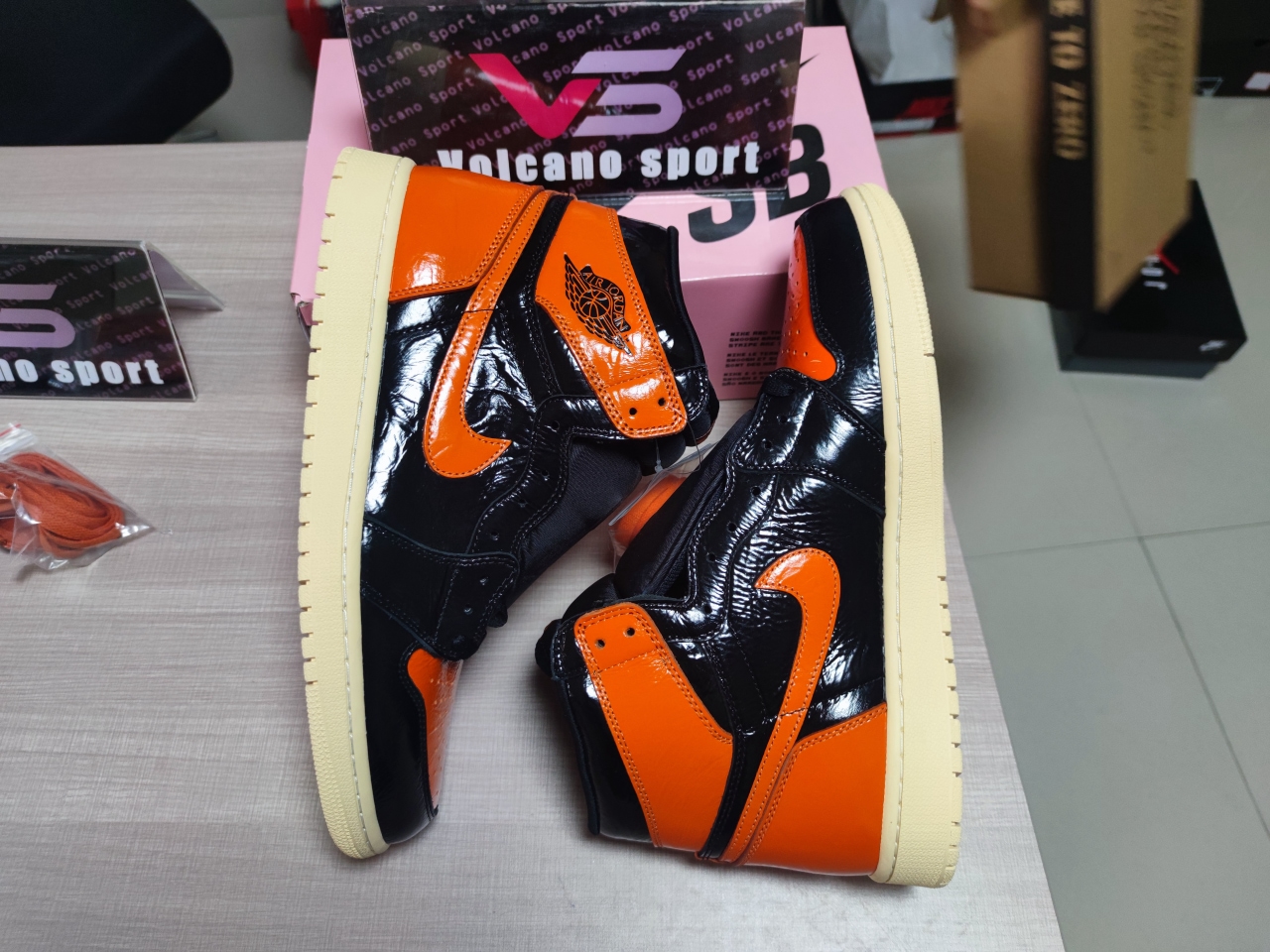 Jordan 1 Retro High Shattered Backboard 3.0 555088 028