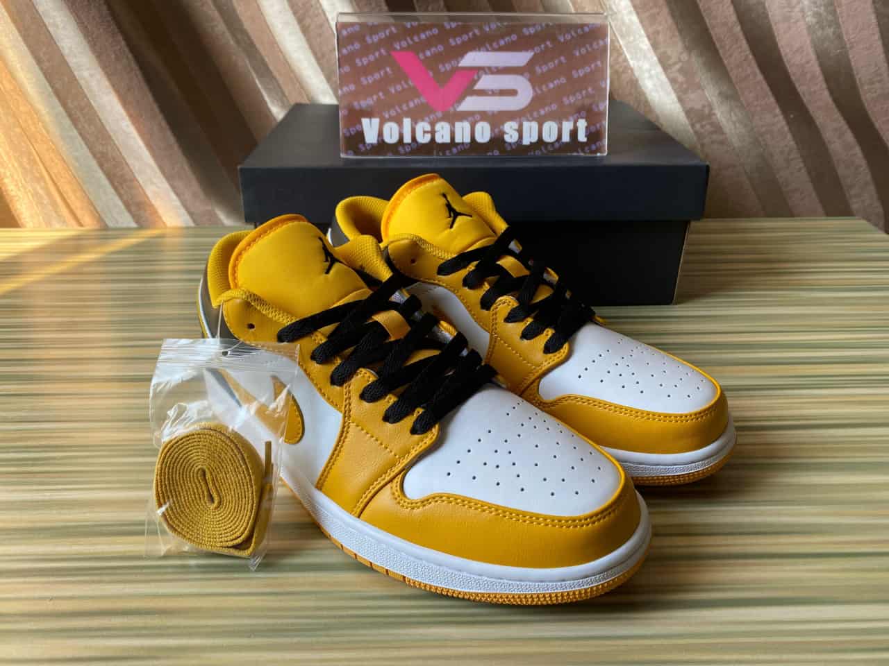 Jordan 1 Low Taxi 553558-701