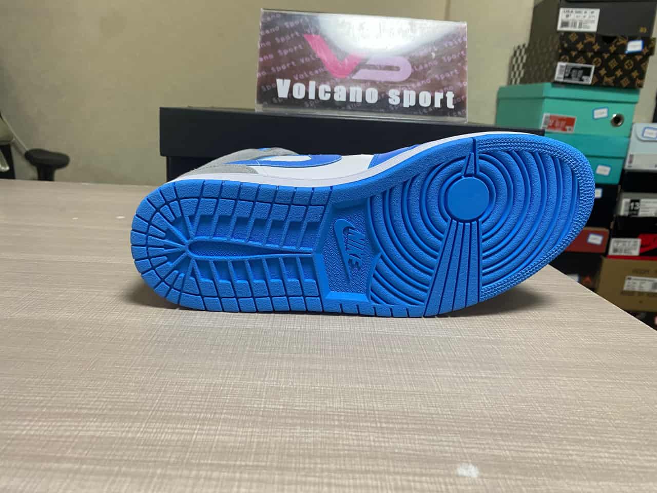 Jordan 1 Mid University Blue Grey DX9276-100