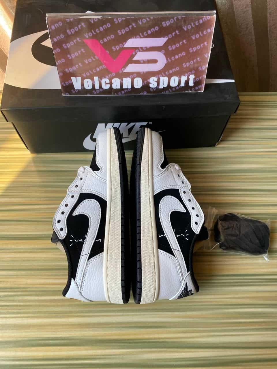 Travis Scott x Air Jordan 1 Low Black and White DM7866-002