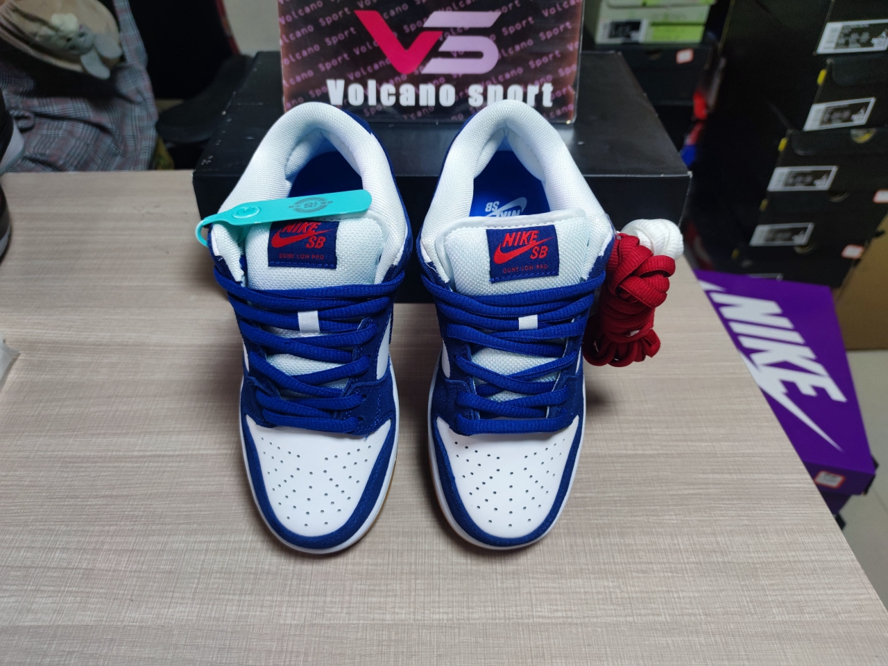 SB Dunk Low Los Angeles Dodgers DO9395-400