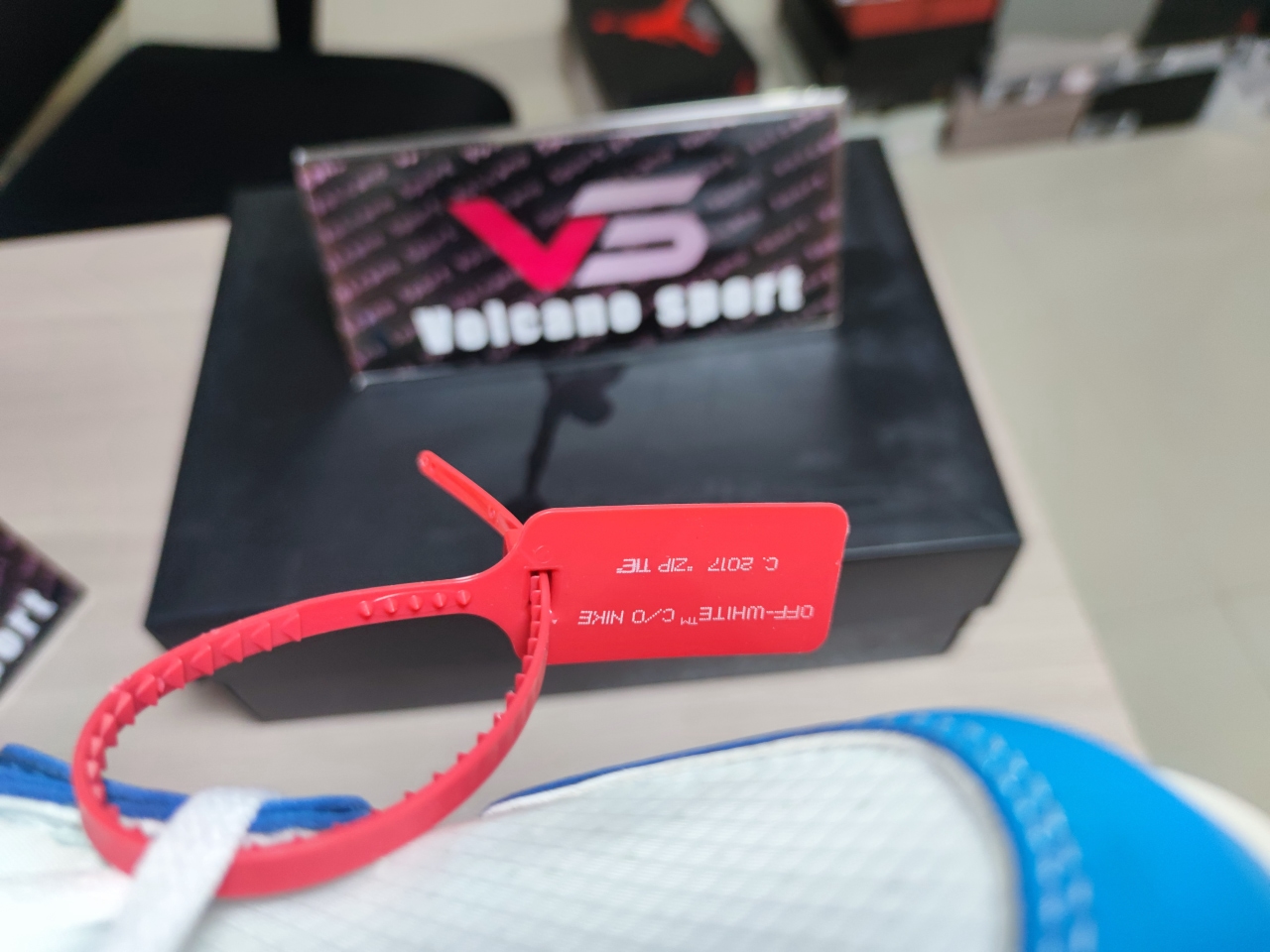 OFF-WHITE x Air Jordan 1“UNC”AQ0818-168