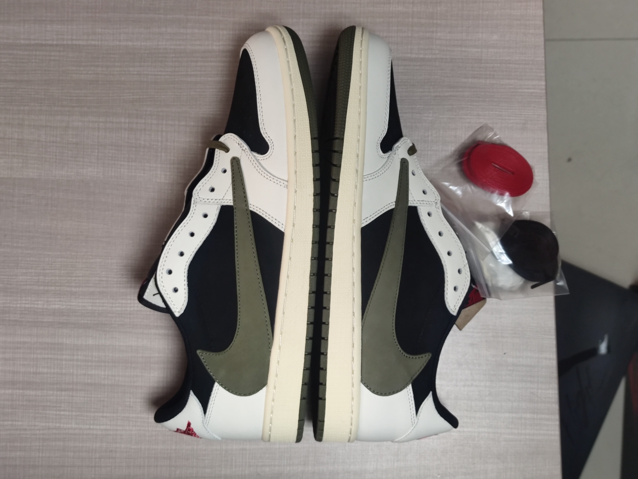 Jordan 1 Retro Low OG SP Travis Scott Olive DZ4137 106