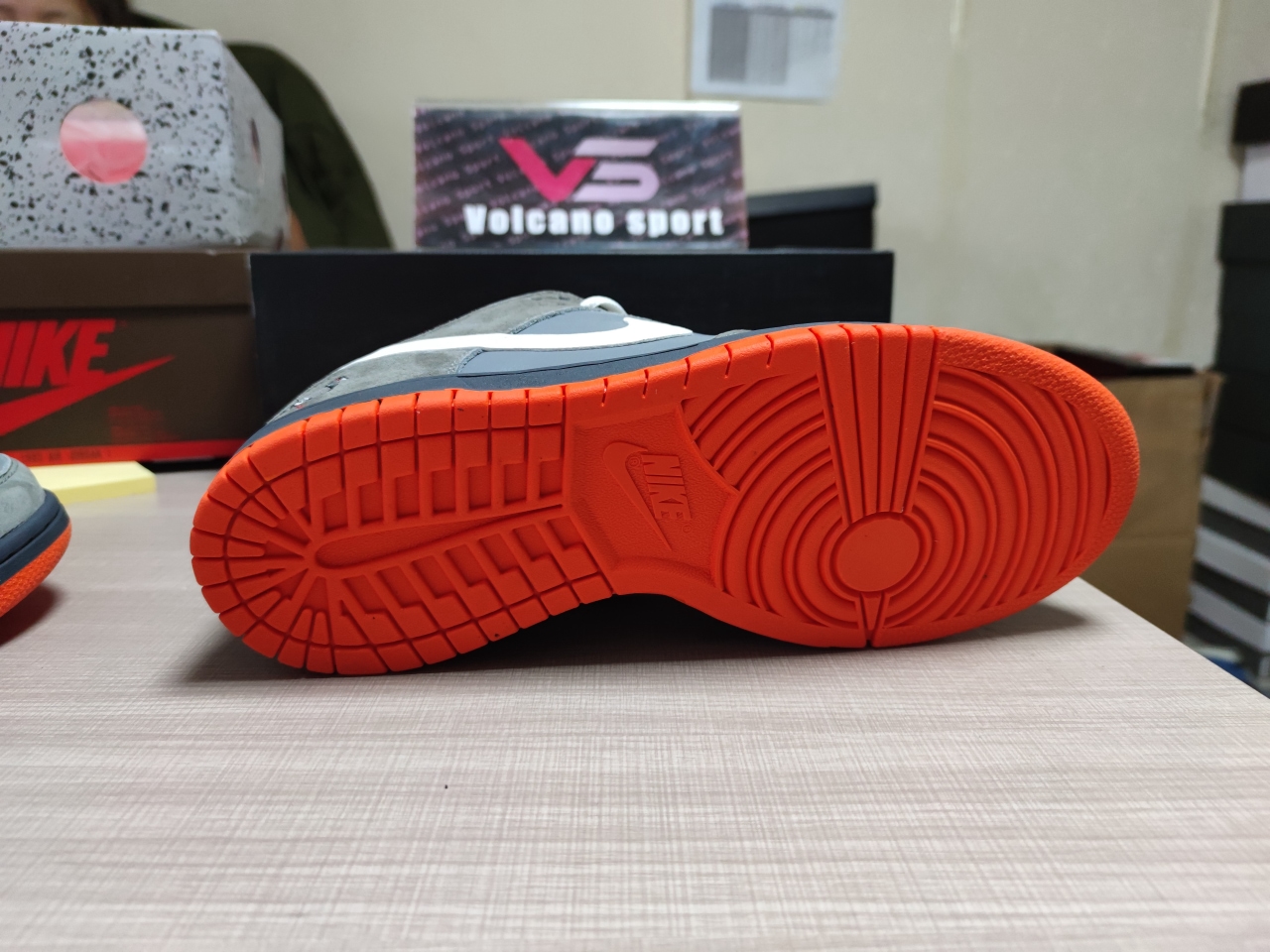 SB Dunk Low Staple NYC Pigeon 304292 011