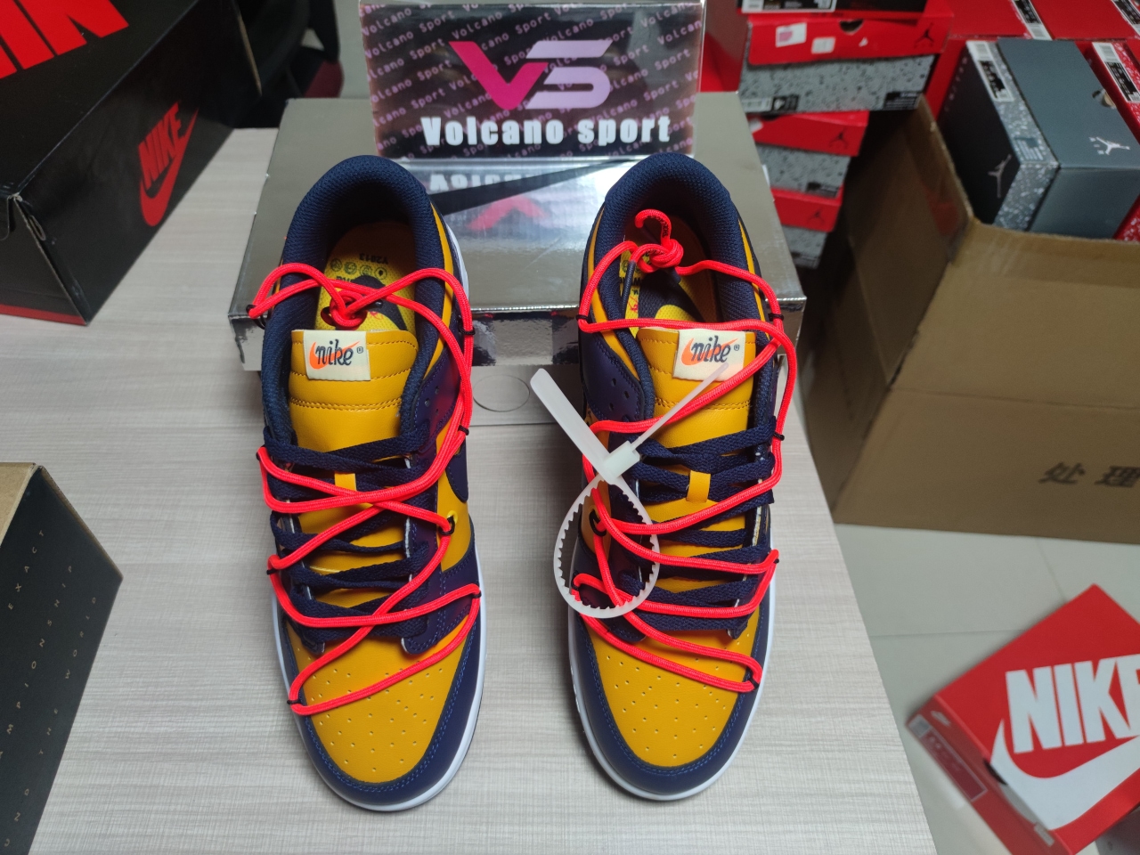 Dunk Low Off-White University Gold Midnight Navy CT0856-700