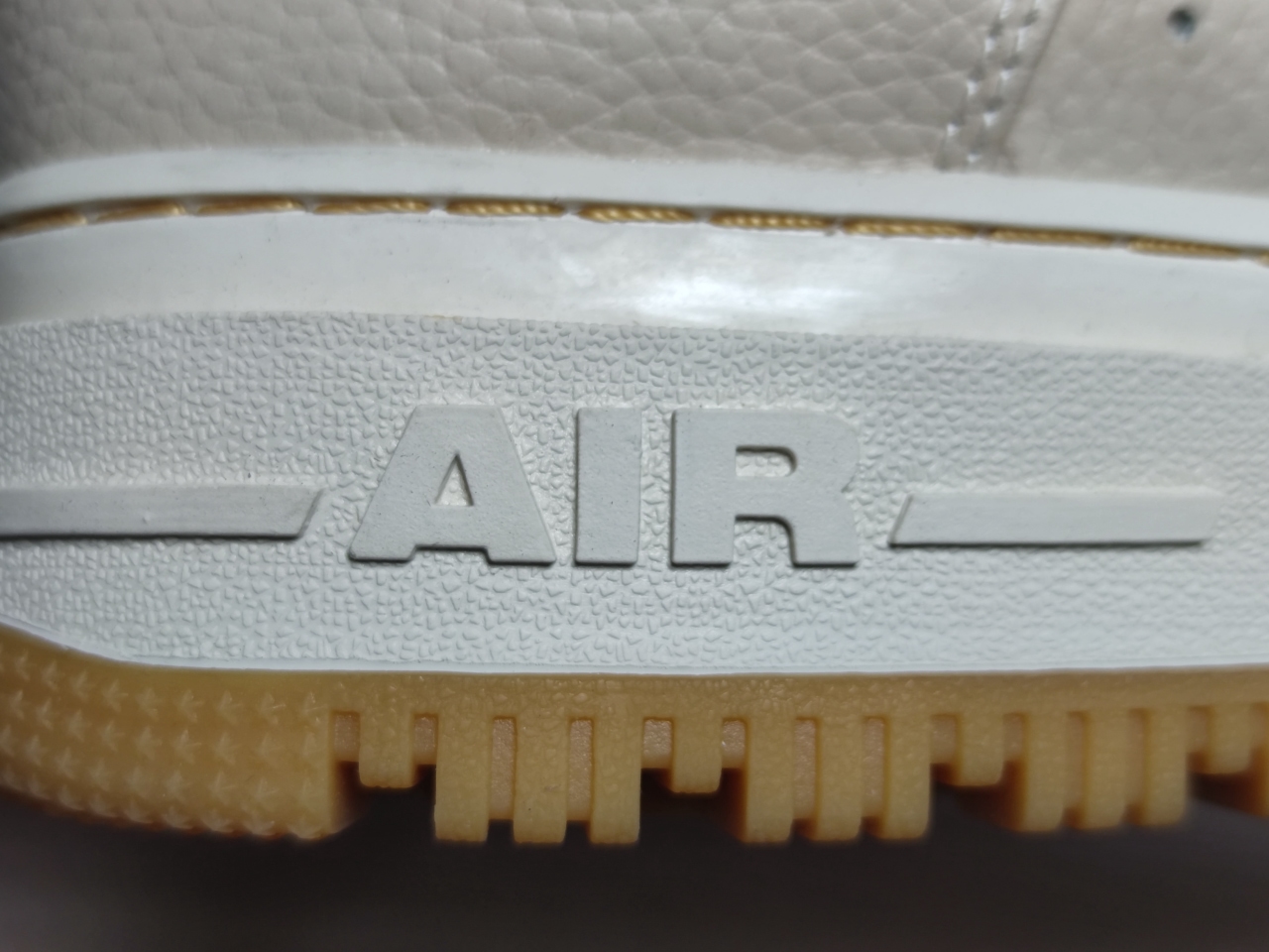 Air Force 1 '07 white/golden DD1525 100