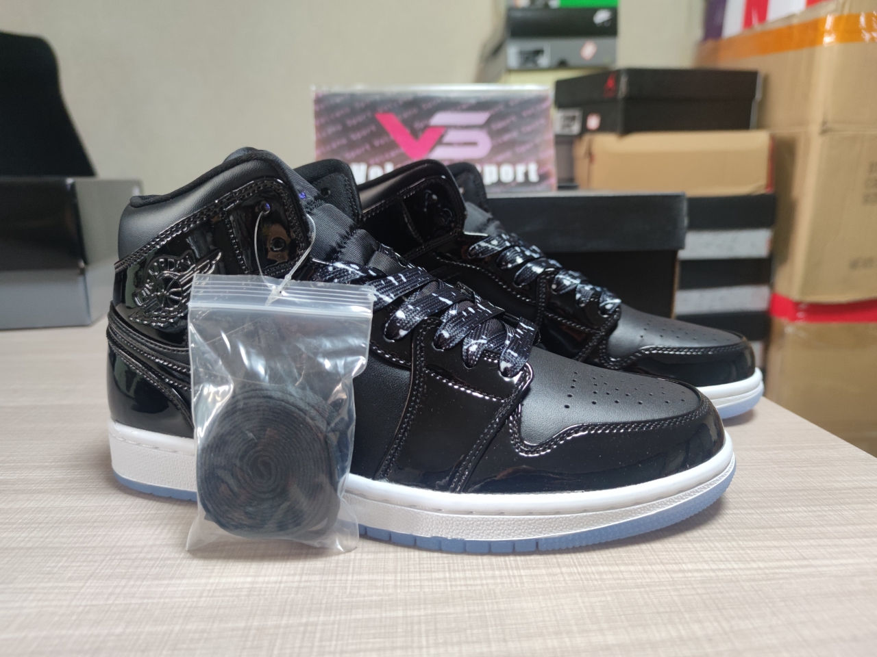 Jordan 1 Mid SE Space Jam DV1308 004