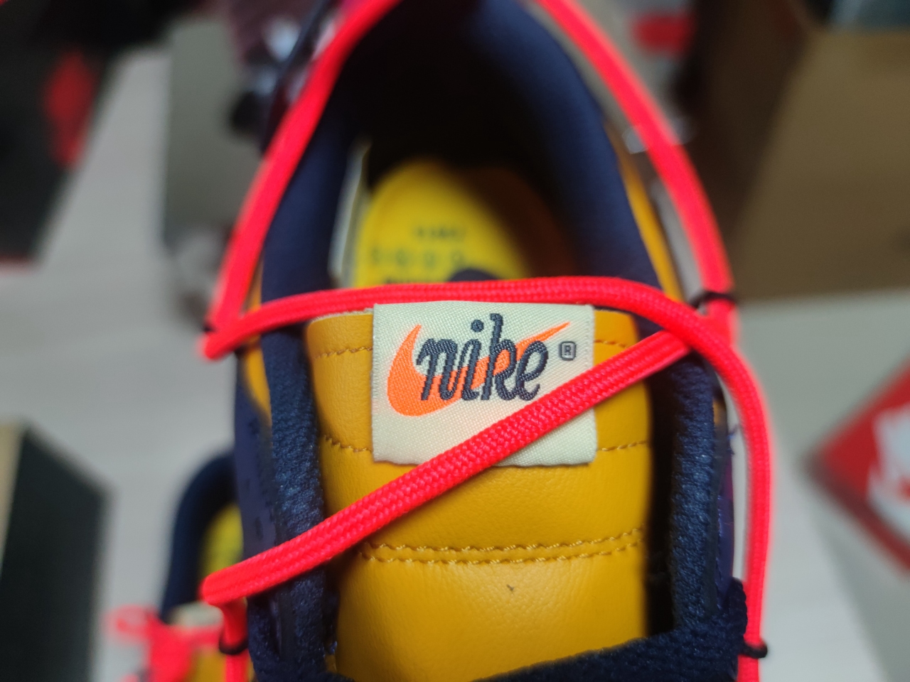 Dunk Low Off-White University Gold Midnight Navy CT0856-700