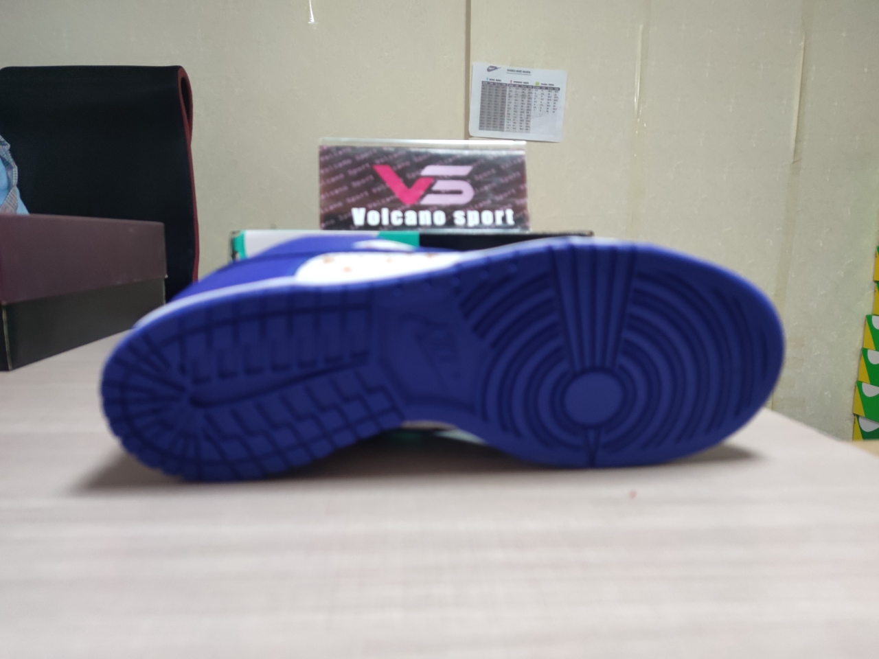 SB Dunk Low Supreme Stars Hyper Royal DH3228 100