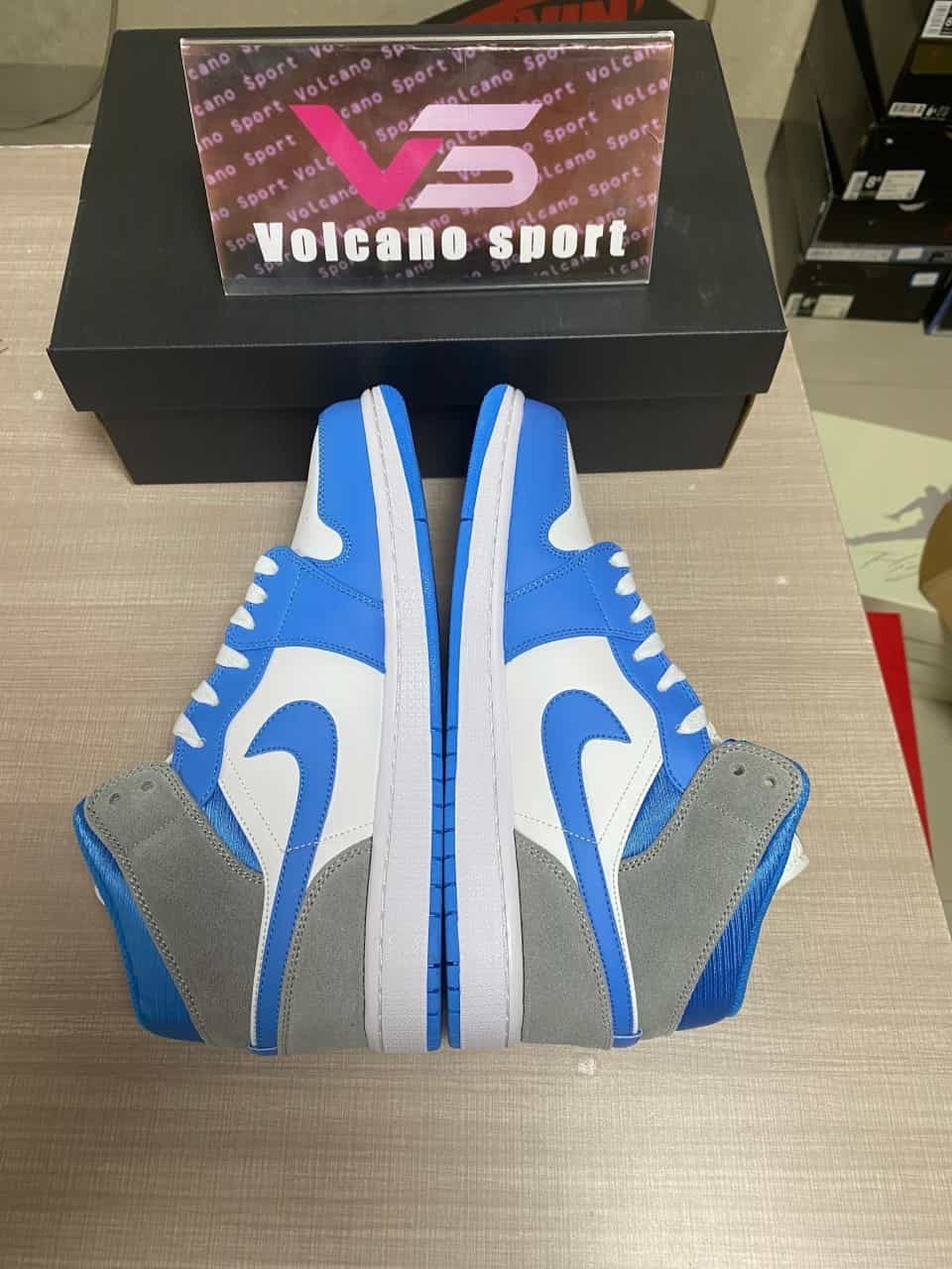 Jordan 1 Mid University Blue Grey DX9276-100