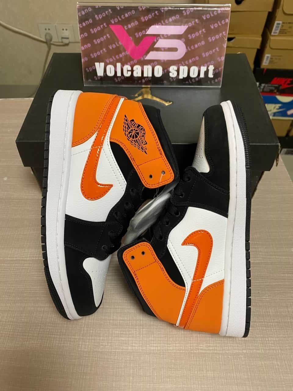 Jordan 1 Mid Shattered Backboard 554724-058