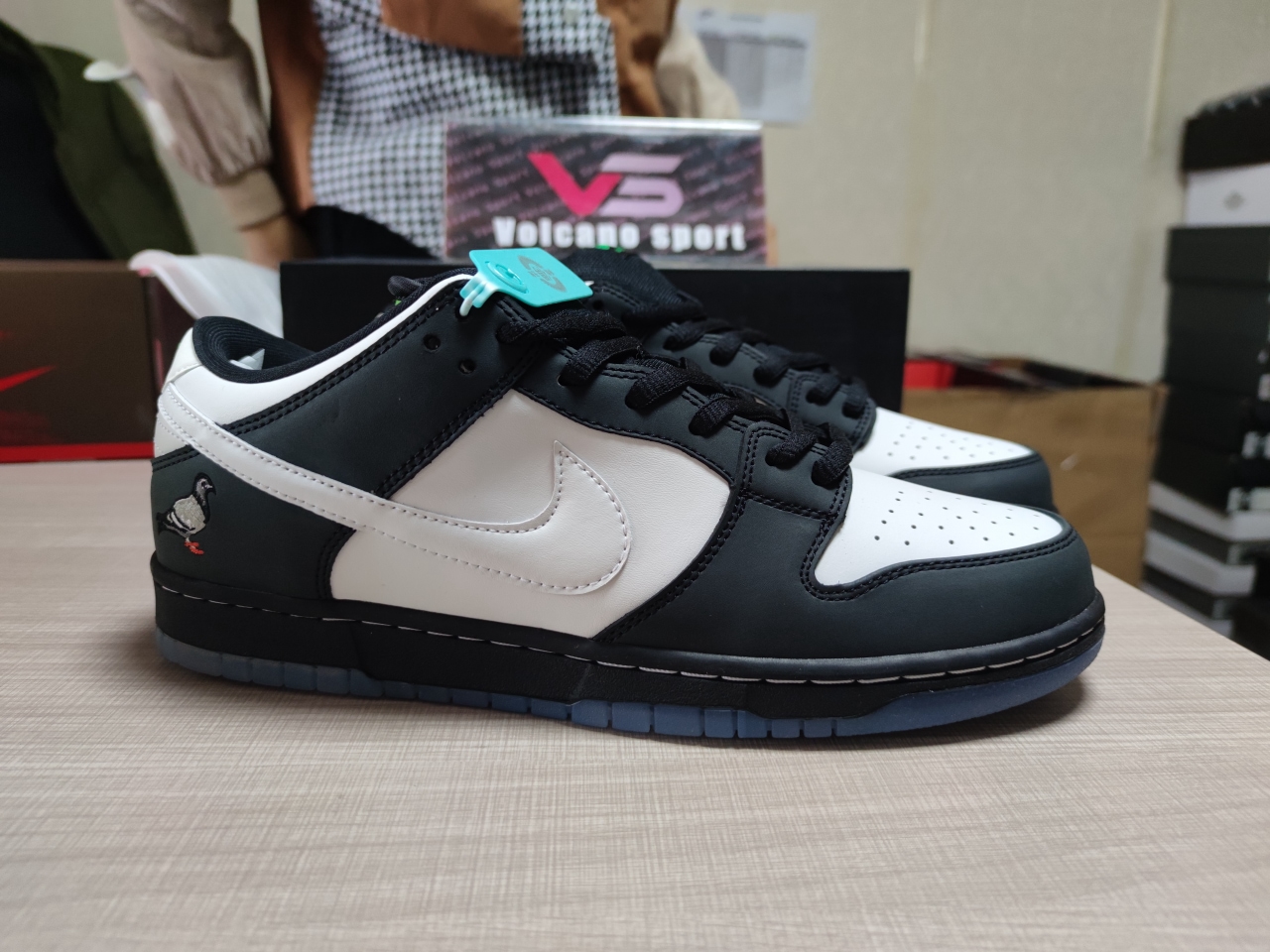 SB Dunk Low Staple Panda Pigeon BV1310 013