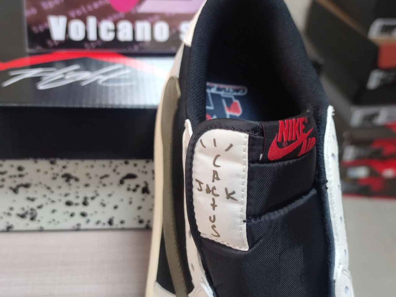 Jordan 1 Retro Low OG SP Travis Scott Olive DZ4137 106