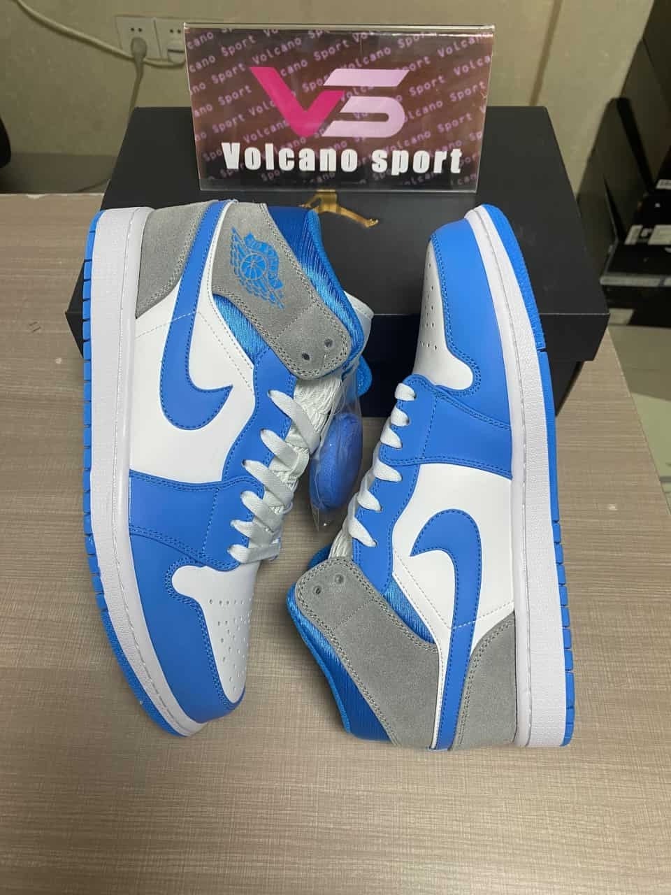 Jordan 1 Mid University Blue Grey DX9276-100