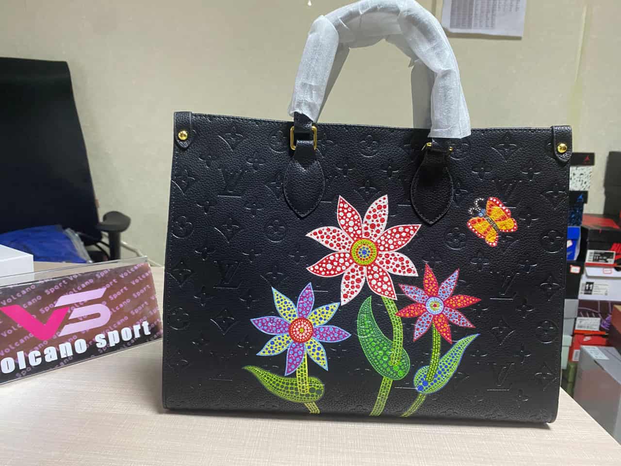 LV x YK Onthego MM Black Flower Marquetry