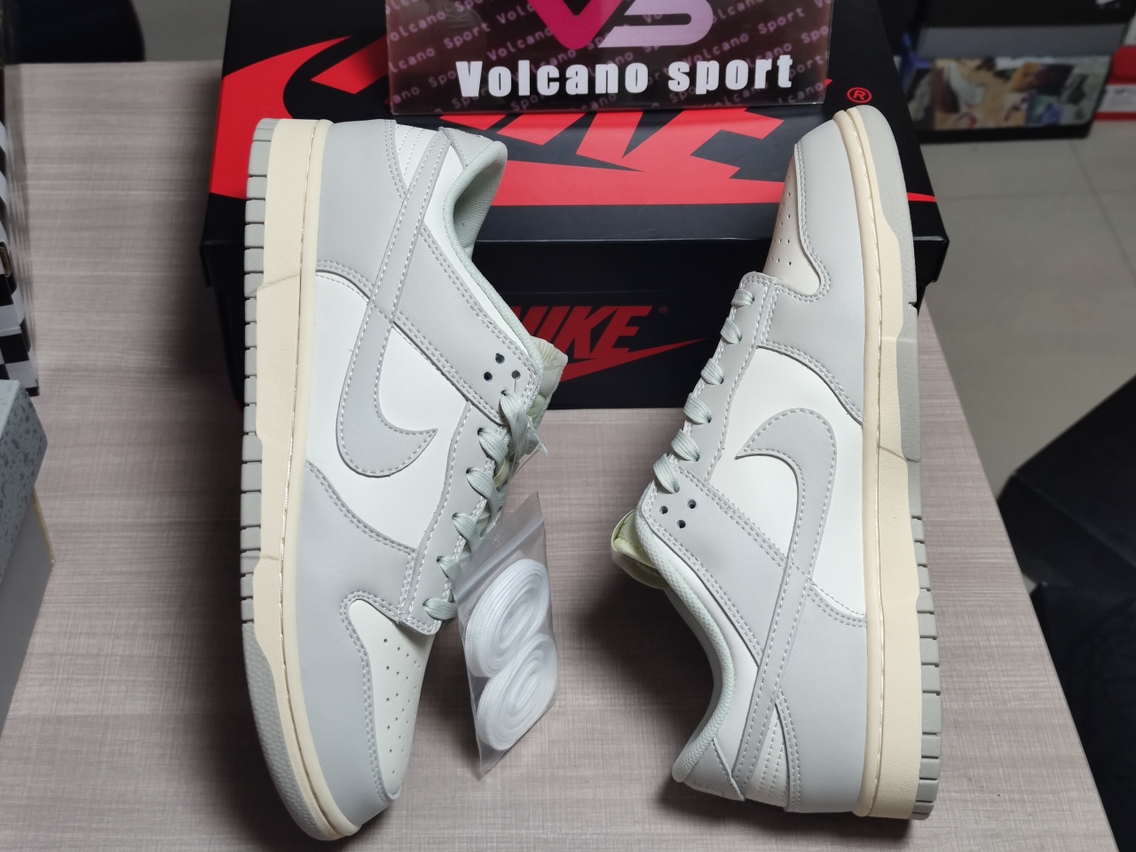 Dunk Low Sail Light Bone DD1503 107