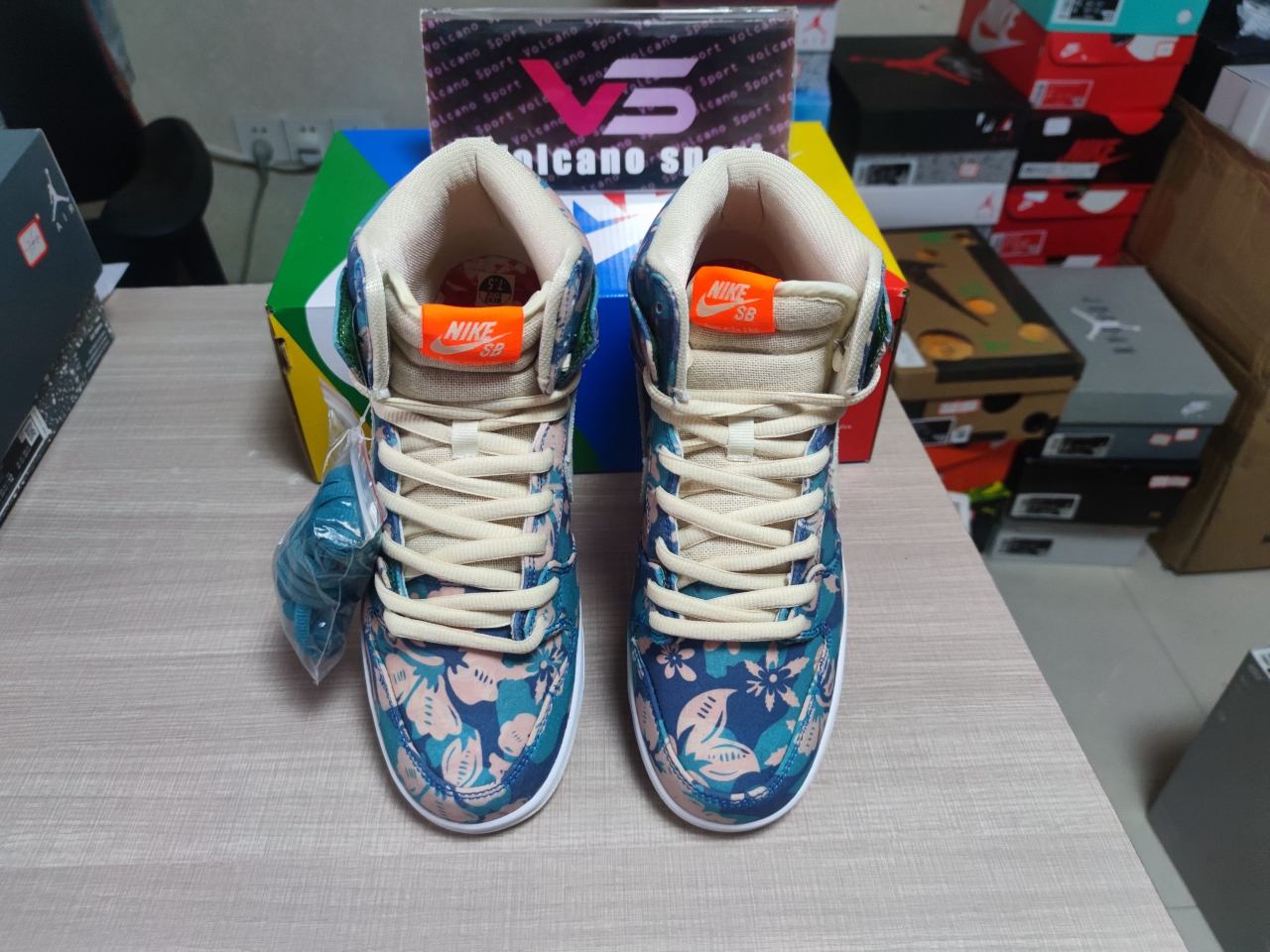 SB Dunk High Hawaii CZ2232-300